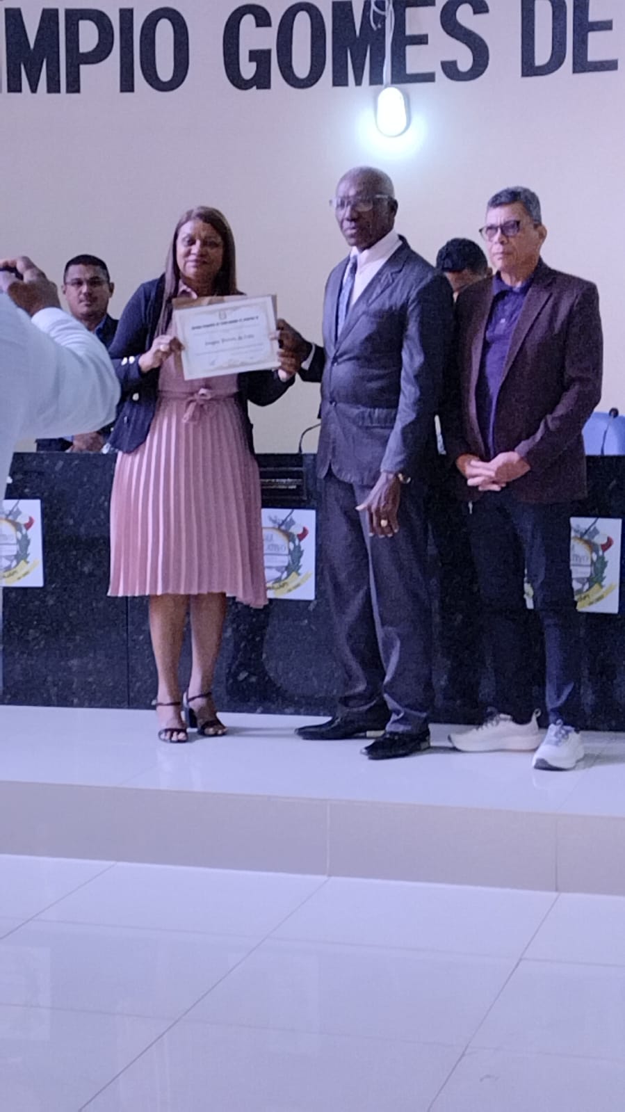 MOMENTO DE ENTREGA DE TITULO.jpeg